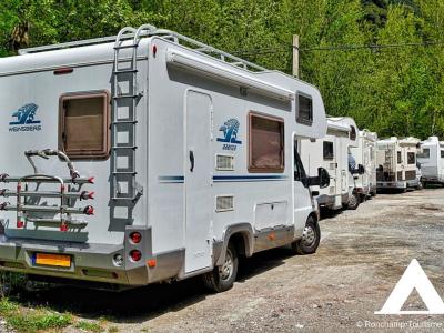 Accueil Camping-Car Les Ballastires_aire-Campingcar-decibelles-canva-2019